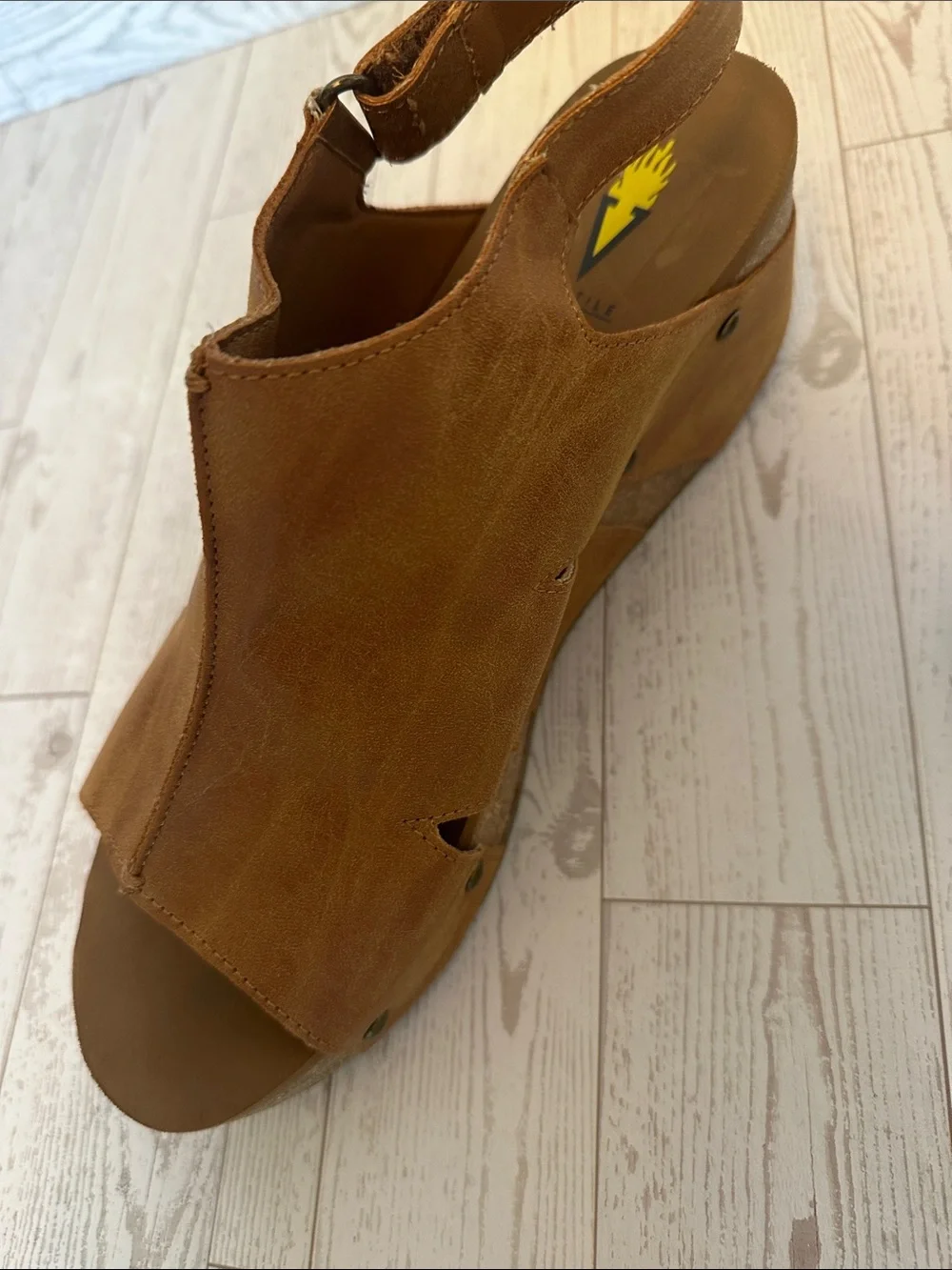 Volatile Montpelier Brown Suede Studded Wedge Sandals Peep Toe Size 9